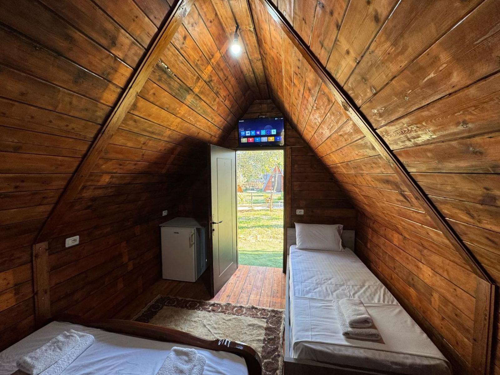 Garden Villa Lake Side & Glamping Ksamil Buitenkant foto